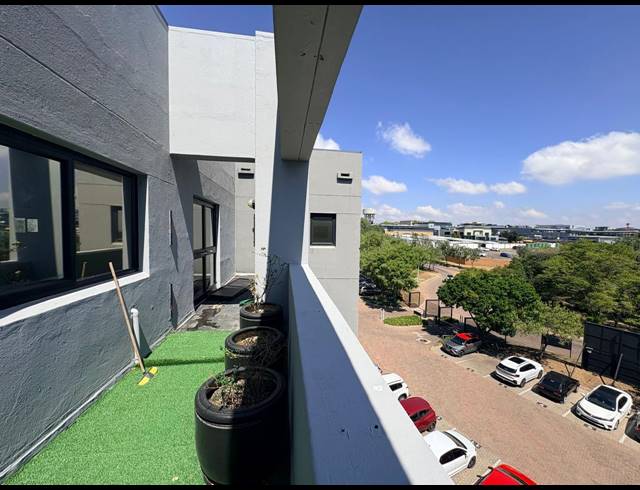 738M² OFFICE TO LET IN MIDRIDGE PARK